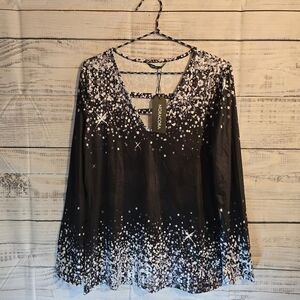 NWT Noracora black and white causal womans blouse size Medium longsleeve